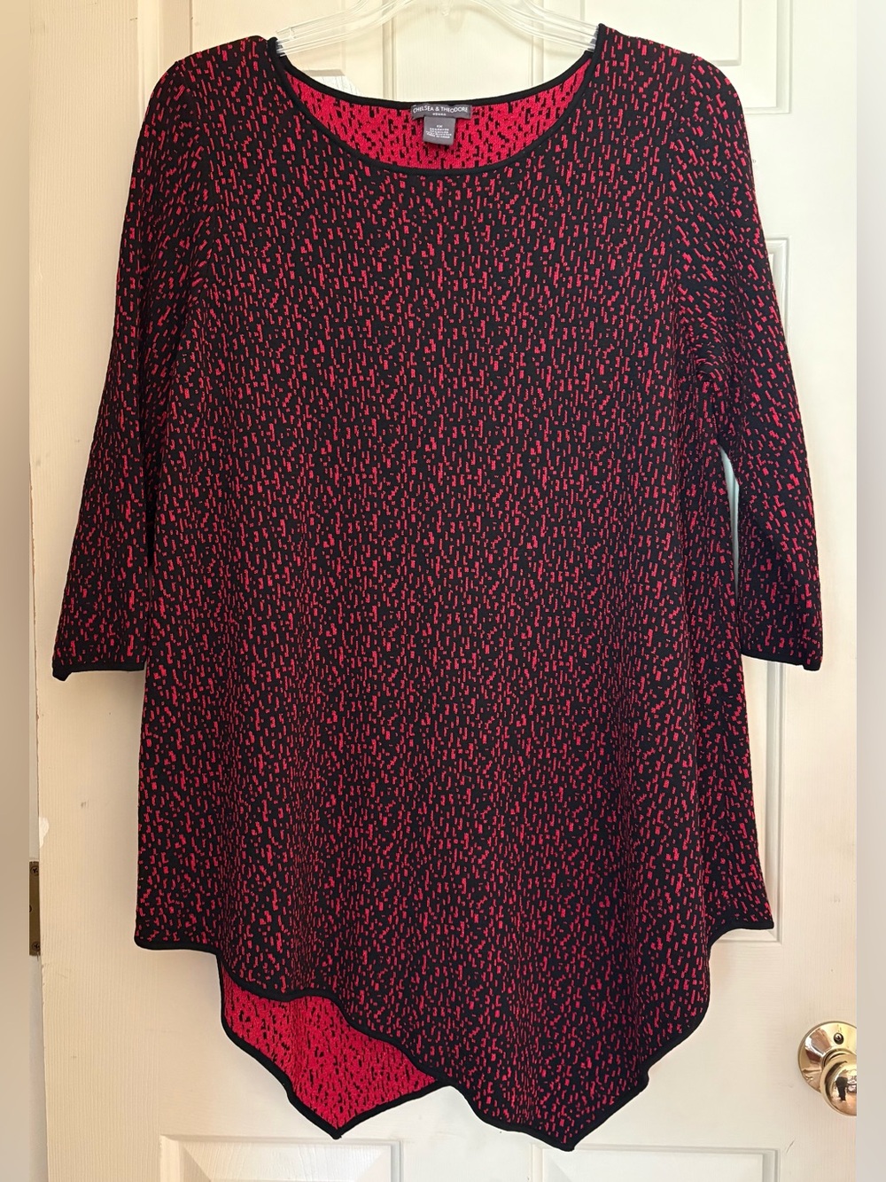 Chelsea & Theodore Red and Black Asymmetric Tunic Top | Size 1x